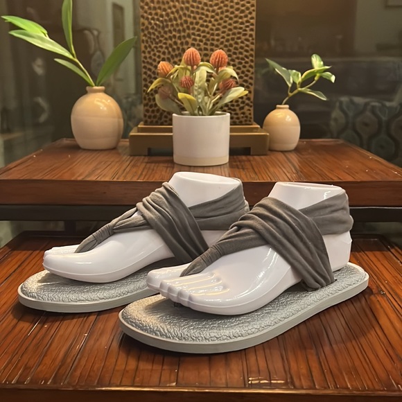 Sanuk Yoga Sling 2 Metallic LX New Silver Gray Women Sandal sz 7 or 9 available - Picture 4 of 10